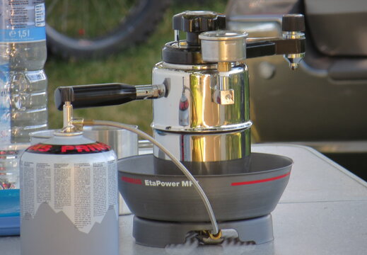 Camping Espressomaschine mit Poser-Effekt