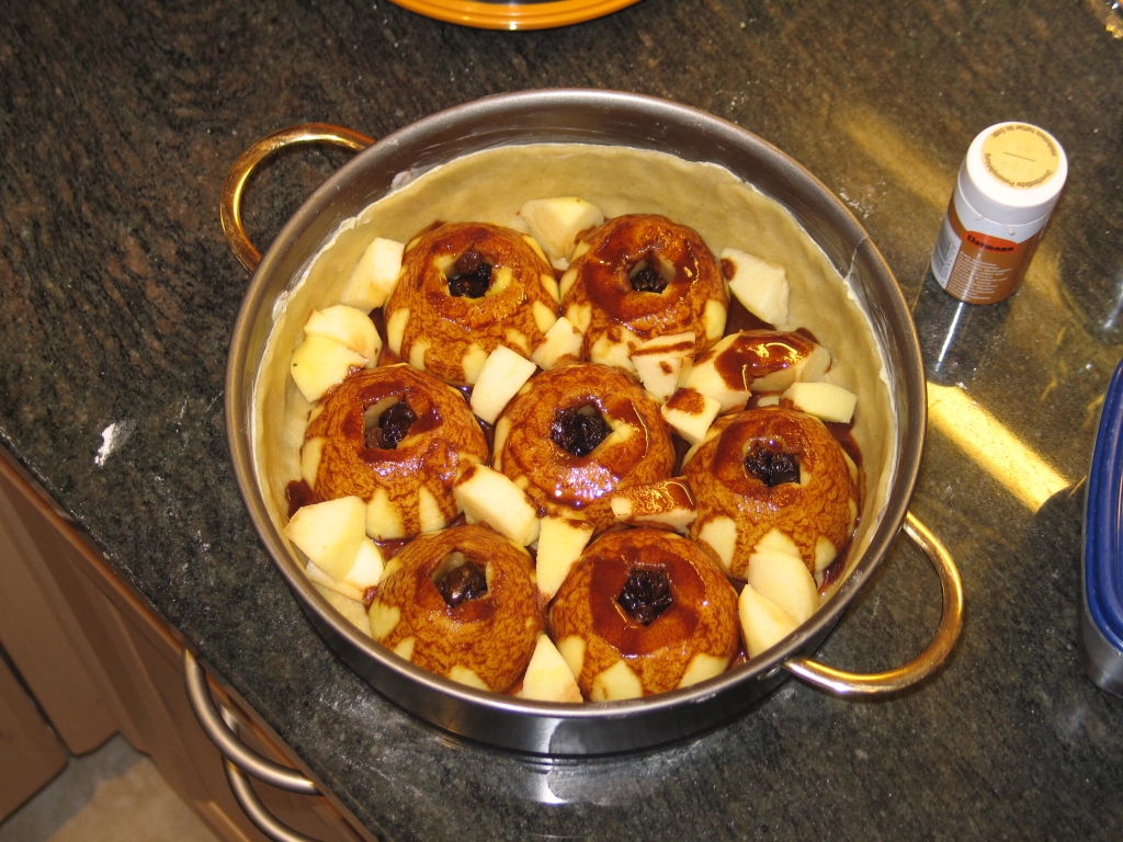 Mountys legendärer Bratapfelkuchen mit Calvados. Hier noch ohne den Pudding.